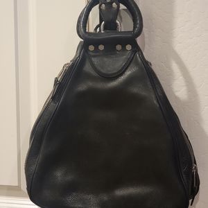 VINTAGE LEATHER BACKPACK/SHOULDER BAG NICE LEATHER NICE SIZE NICE BAG BLACK